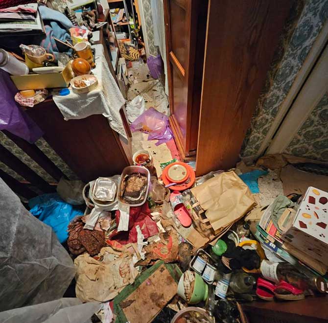 nettoyage-diogene Nettoyage extreme d'une maison insalubre et encombrée après un syndrome de Diogène à Brétignolles sur mer
